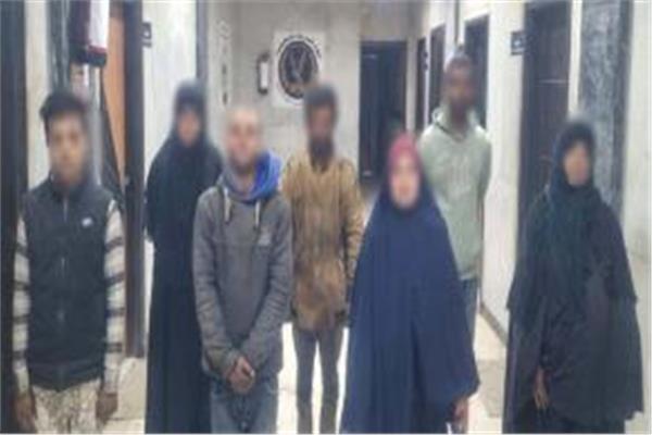 المتهمين عقب القبض عليهم 