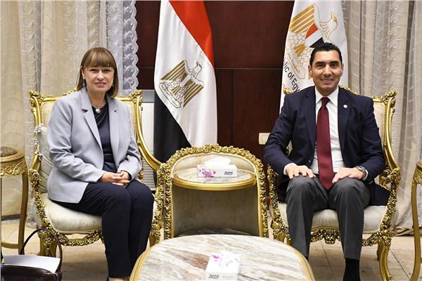جوهر نبيل وإلينا بانوفا