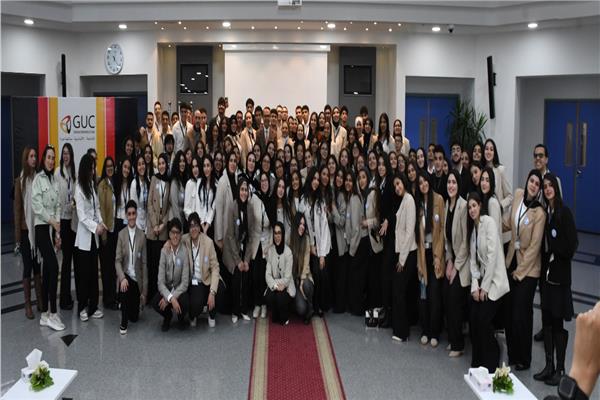 طلاب طب الأسنان GUC