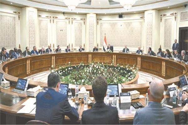 رئيس مجلس الوزراء يترأس مائدة مستديرة