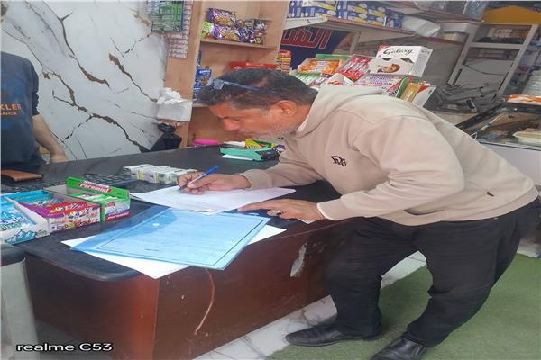 حملة رقابية على الأسواق و المحلات التجارية بمدينة العريش 