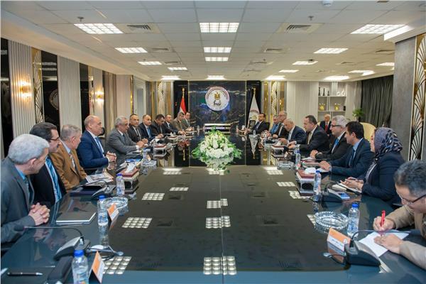 وزيرا "الإنتاج الحربي" و"التعليم العالي" يبحثان التعاون المشترك