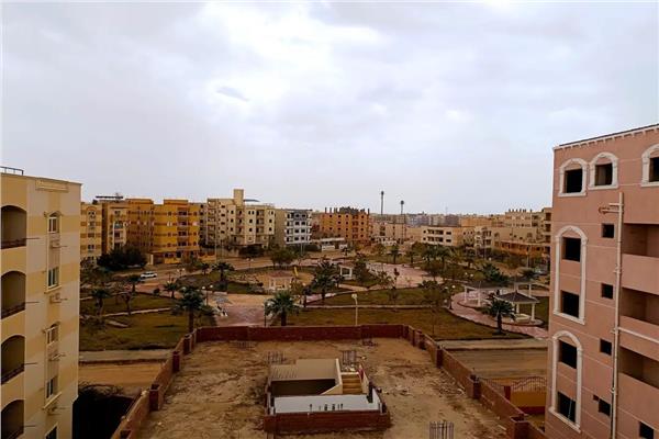غيوم كثيفة ورياح نشطة وأمطار خفيفة.. طقس متقلب يضرب أسيوط 
