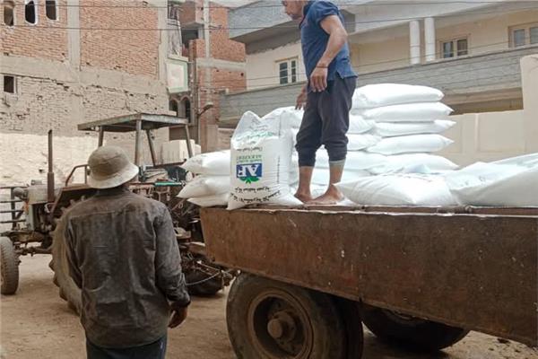 جولة ميدانية لوكيل وزارة الزراعة بمحافظة الغربية  لمتابعة وصول الاسمدة للمزارعين 