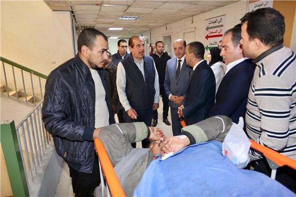 محافظ المنوفية يزور مصابى حادث السادات