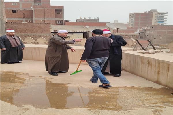 الائمة والخطباء بأوقاف كفرالزيات بالغربية علي اسطح المساجد