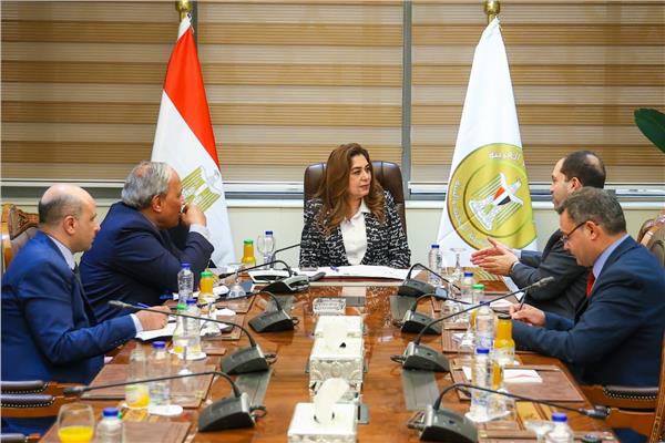 وزيرة التنمية المحلية والبيئة تلتقي عدداً من أعضاء مجلسي النواب والشيوخ
