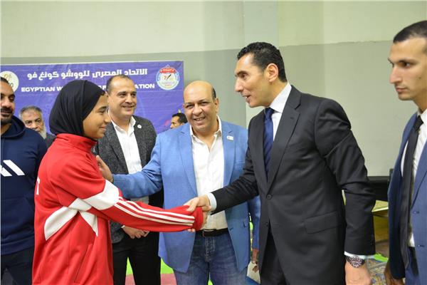 وزير الشباب والرياضة يدعم أبطال الووشو كونغ فو 