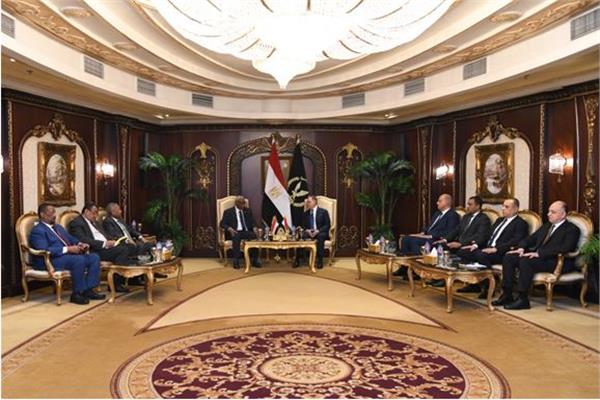 وزير الداخلية خلال لقائه بنظيره السوداني