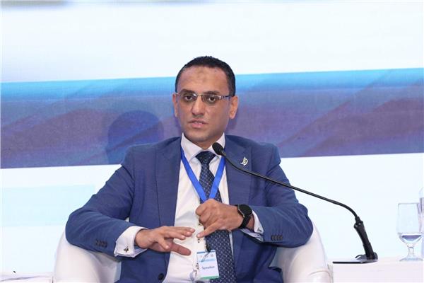 الدكتور أحمد شوقي الخبير المصرفي