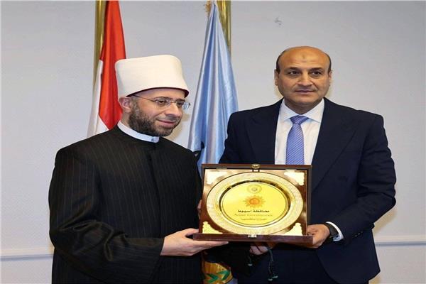 محافظ أسيوط يستقبل وزير الأوقاف