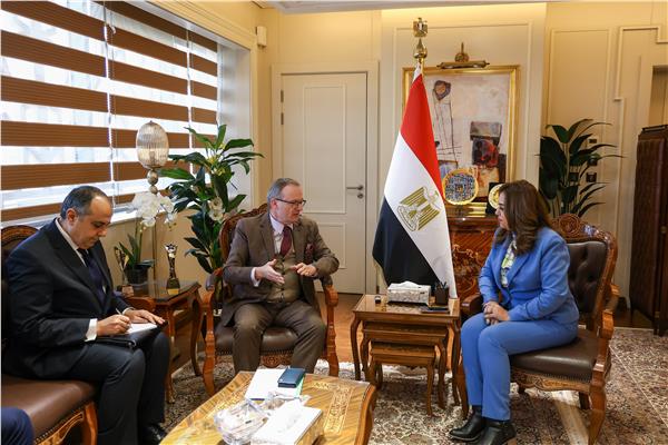  وزيرة التنمية المحلية والبيئة تبحث مع سفير التشيك بالقاهرة 