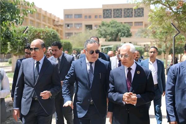 وزير التعليم العالي ومحافظ المنيا ورئيس جامعة المنيا يتفقدون سير الأعمال التنفيذية 