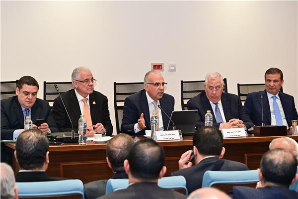 وزير الري  يشارك فى جلسة لجنة الزراعة والرى بمجلس النواب 