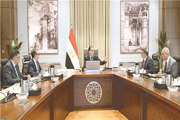 د. مصطفى مدبولى خلال اجتماع متابعة الموقف المالى للهيئة المصرية للشراء الموحد