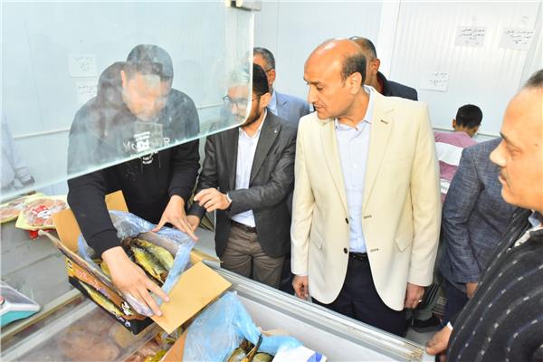 محافظ أسيوط يفتتح معرض السلع الغذائية بمناسبة أعياد الاخوة المسيحيين