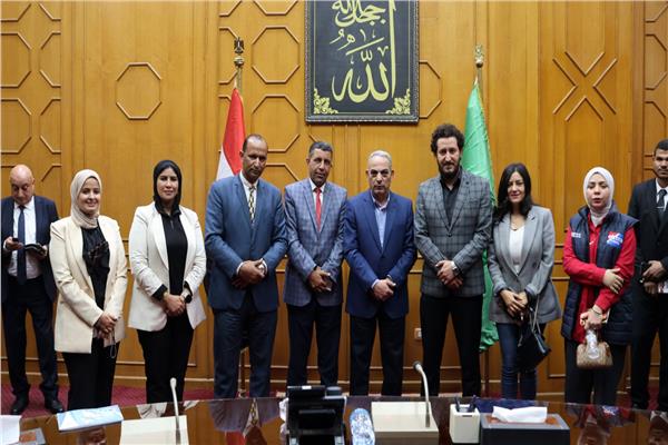 محافظ الإسماعيلية يكرم الامهات المثاليات لعام 2026