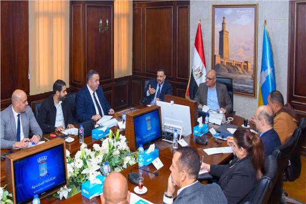 محافظ الإسكندرية يبحث تذليل المعوقات للأندية الشعبية "الاتحاد والأوليمبي والترام"