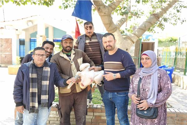 جهاز شئون البيئة بطنطا تصادرة بجعة بأحد محال بيع الأسماك