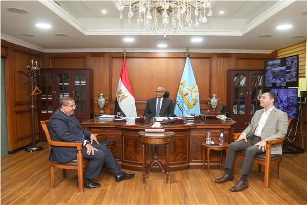 مبادرة  «عيون أطفالنا مستقبلنا» 