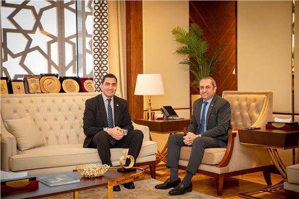 وزير الشباب والرياضة يلتقي رئيس مجلس ادارة شركة العاصمة الإدارية