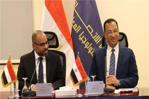 وزير الاتصالات المهندس رأفت هندي ونظيره اليمني الدكتور شادي باصره 
