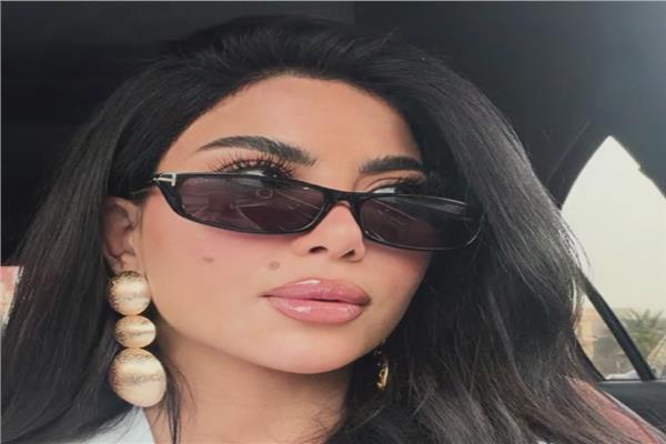 كارولين عزمي