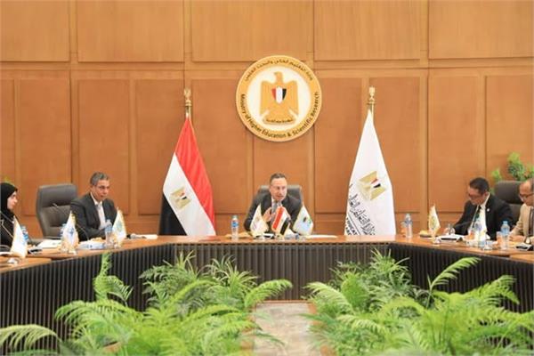 خلال الاجتماع