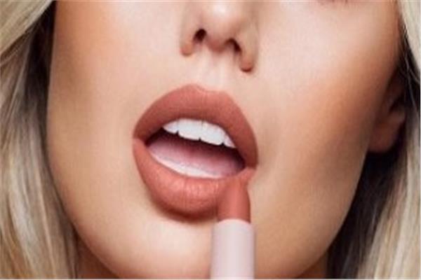 درجات البينك والنيود التي تبرز جمالك هذا الربيع