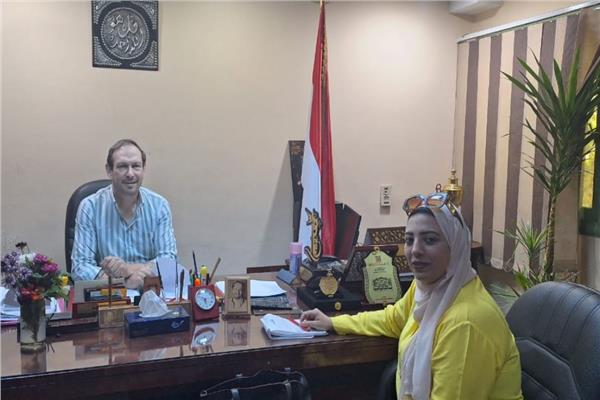 د. أيمن الشيوي والكاتبة الصحفية حنان الصاوي
