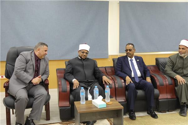 أمين (البحوث الإسلاميَّة) يلتقي شيوخ القبائل بمدينة شلاتين ضمن قافلة الأزهر الدعويَّة    