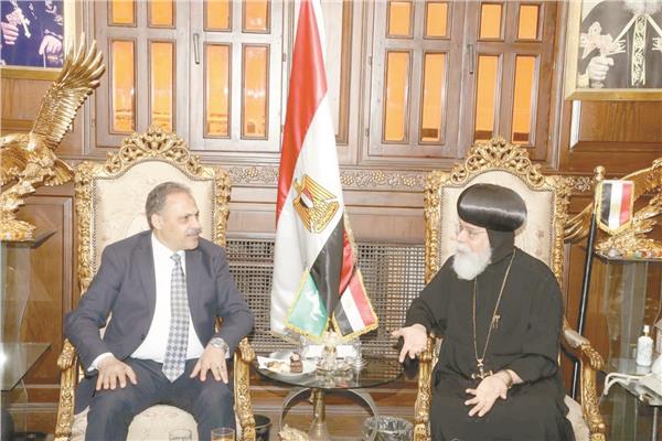 قيادات المحافظات يزورون الكنائس لتهنئة الأقباط