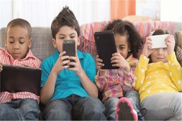 مخاطر الإلعاب الإلكترونية على الطفل