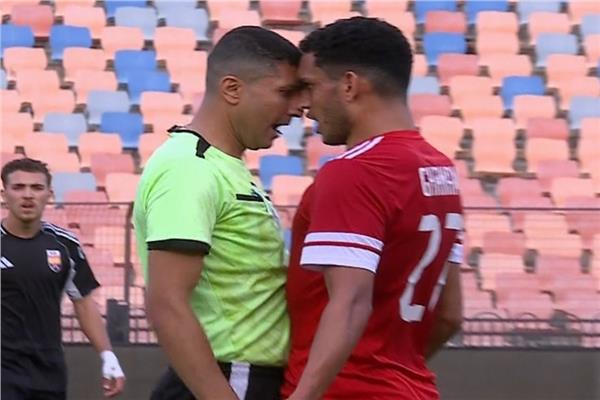 غنام محمد يعترض على حكم مباراة مودرن والجونة