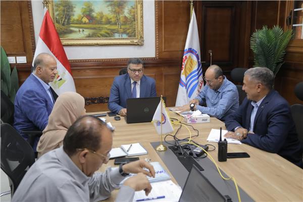 محافظ قنا