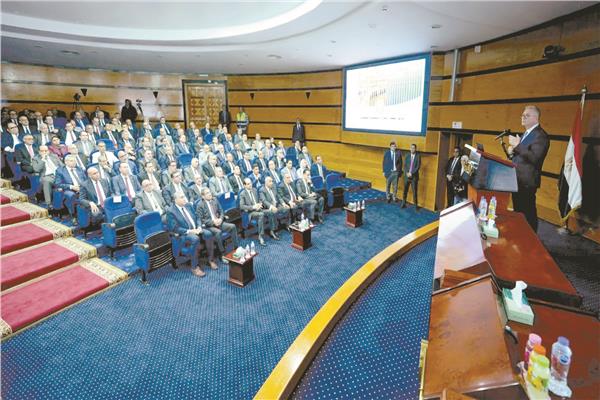 وزير البترول فى حوار مفتوح مع رؤساء شركات إنتاج البترول والغاز