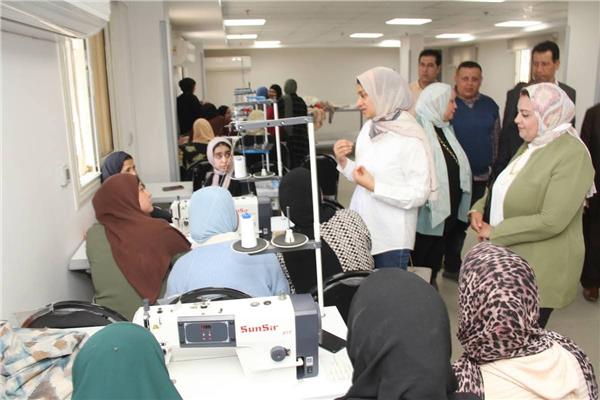 محافظ القليوبية يوجه بدعم المرأة المصرية والتمكين الاقتصادي لها
