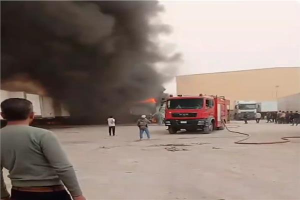 حريق مفاجئ يلتهم جراجا بالعبور