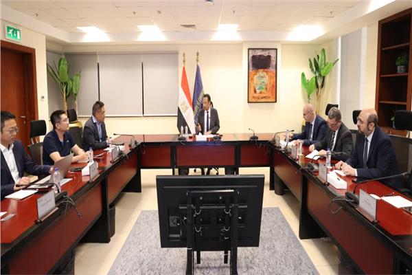  وزير الاتصالات يبحث خطط التصدير وتوطين التكنولوجيا   