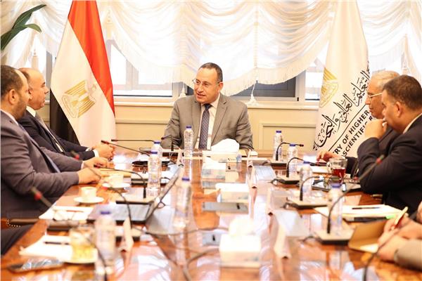  الدكتور عبد العزيز قنصوة