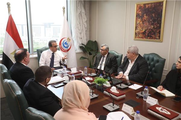 وزير الصحة يراجع المقترح النهائي للمنصة الرقمية الداخلية لمتابعة المشروعات القومية
