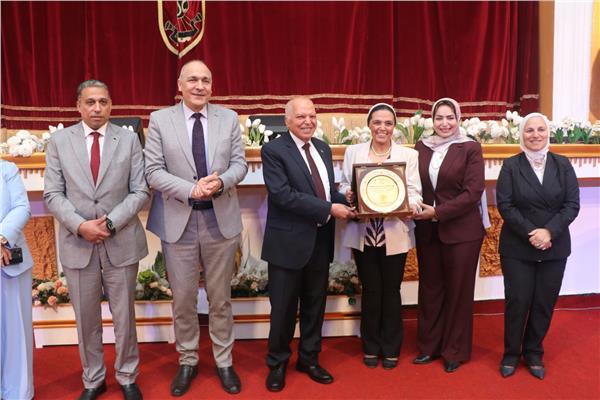نقيب المعلمين يشهد حفل إطلاق رقمنة المعاهد القومية