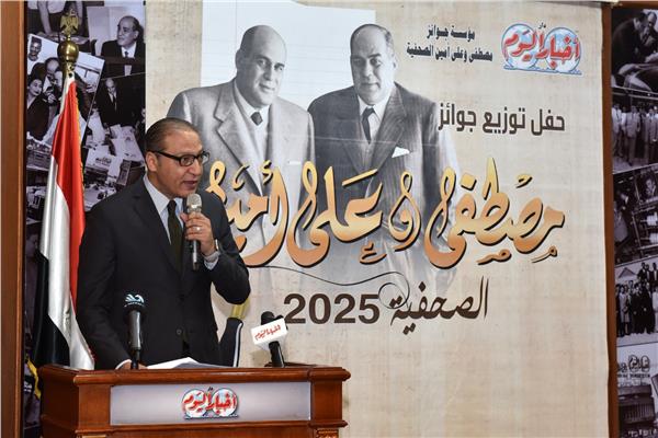 الكاتب الصحفي إسلام عفيفي