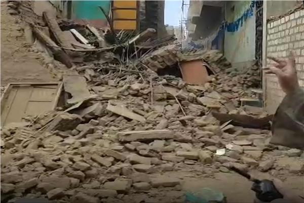 صور حادث العقار المنهار
