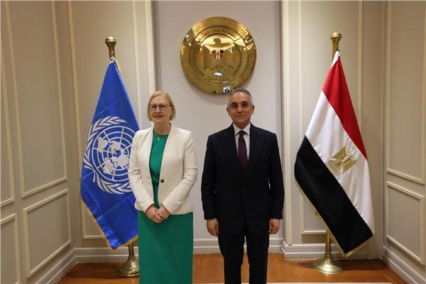 وزير العدل خلال استقباله مساعد الأمين العام للأمم المتحدة لدعم بناء السلام