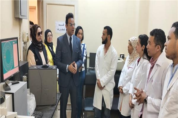 الدكتور عمرو دويدار، وكيل وزارة الصحة بسوهاج