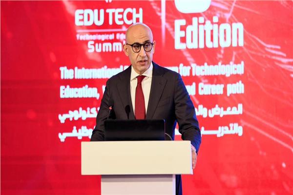 محمد عبد اللطيف وزير التربية والتعليم والتعليم الفنى