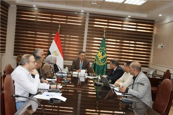 القليوبية تبحث تطبيق منظومة النقل الذكي 