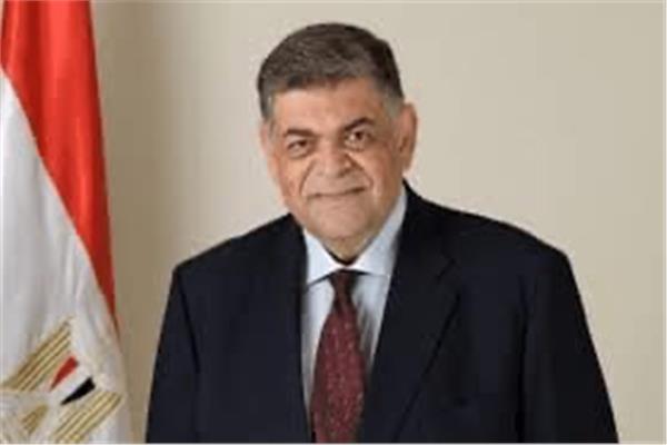 الدكتور أشرف حاتم