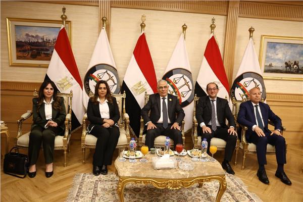 وزيرة التنمية المحلية والبيئة 